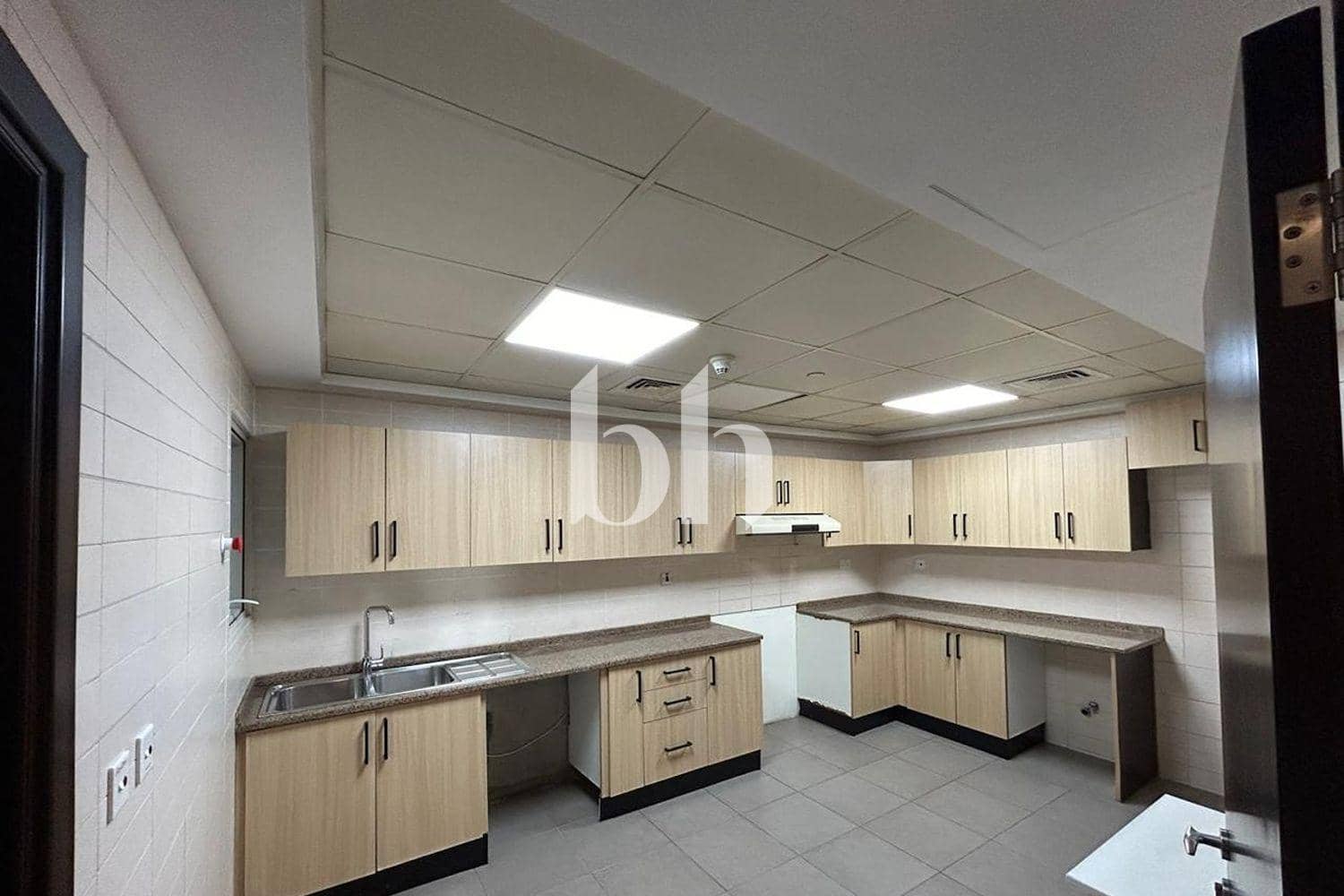 3 Bedroom Apartment in Green Lake Tower 3 - photo 2