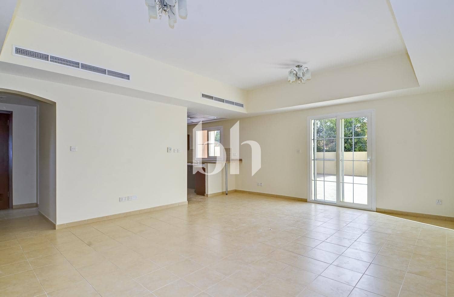 3 Bedroom Townhouse in Al Reem 1 - photo 2