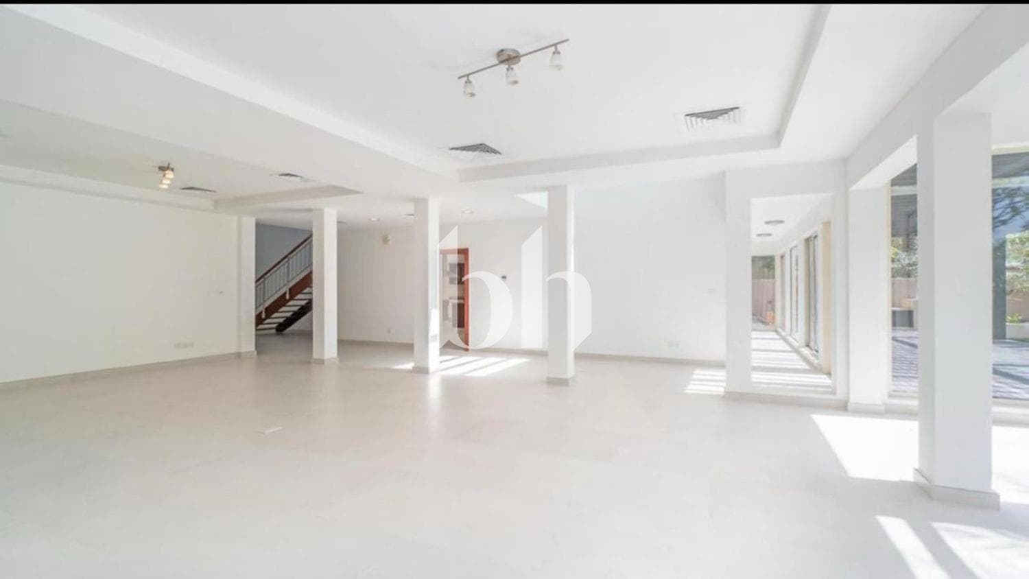 5 Bedroom Villa in Saheel - photo 1