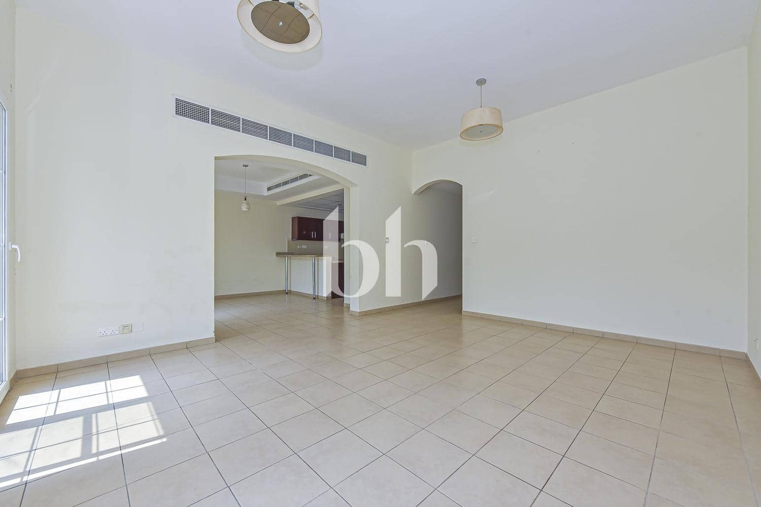 3 Bedroom Townhouse in Al Reem 3 - photo 2