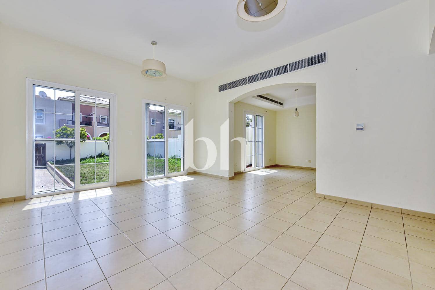 3 Bedroom Townhouse in Al Reem 3 - photo 1