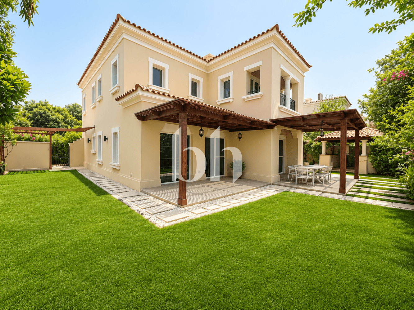 5 Bedroom Villa in Alvorada 4