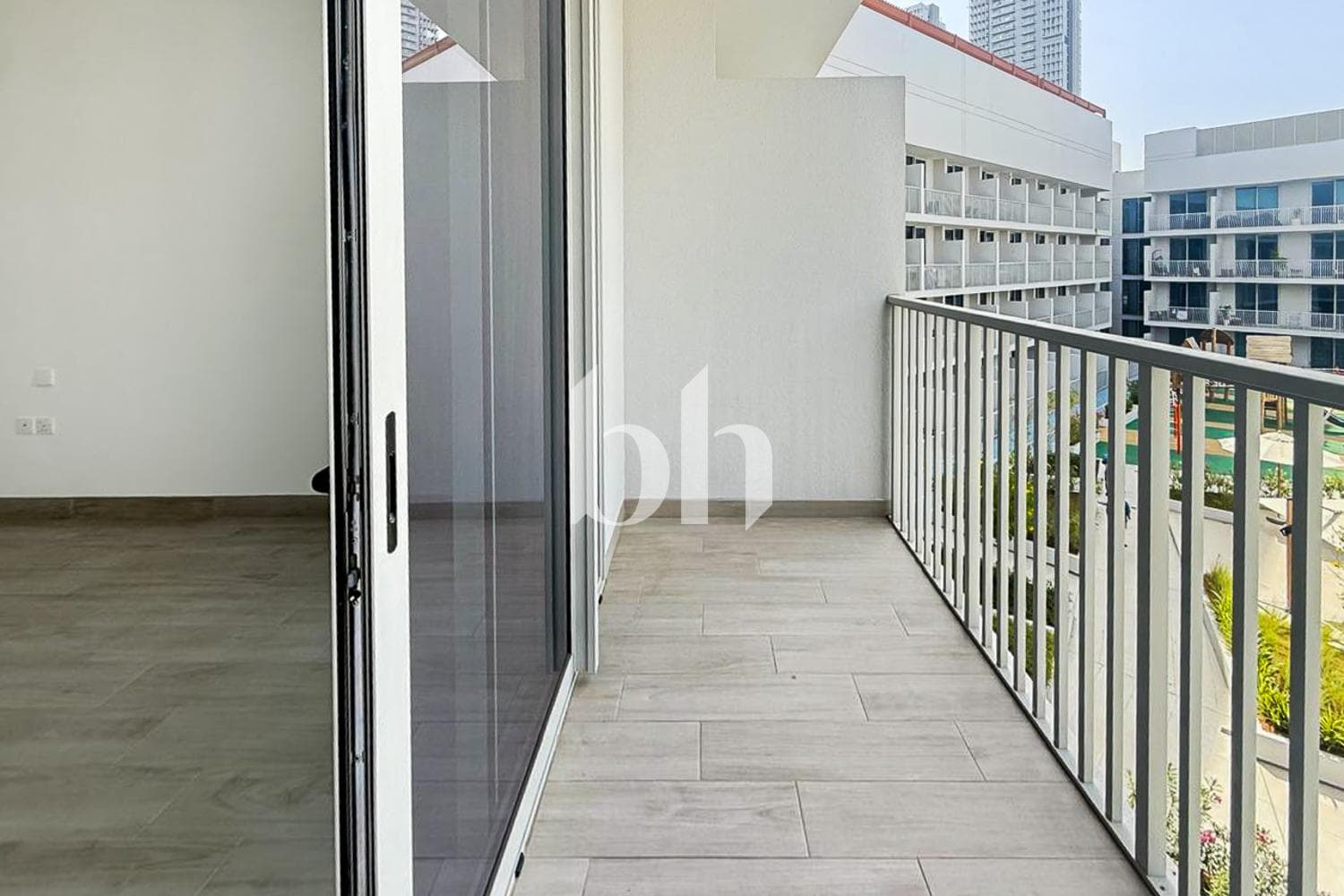 Studio Apartment in Luma22 West Tower - photo 1