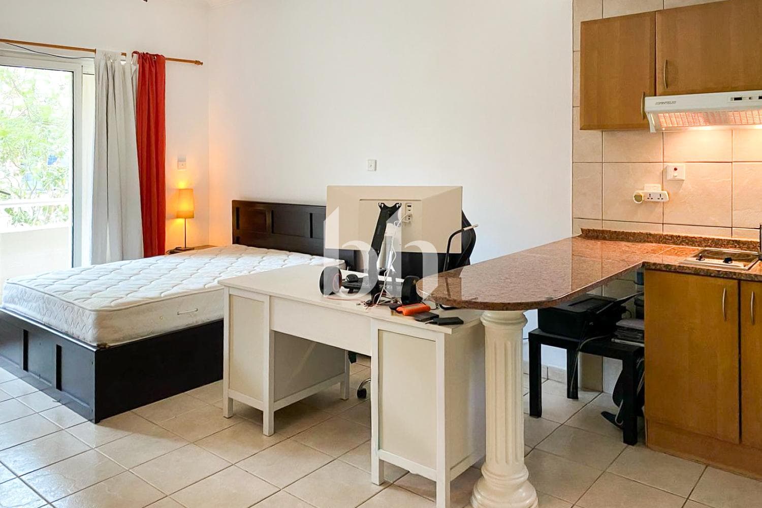 Studio Apartment in Garden Apartments West Building F - photo 2