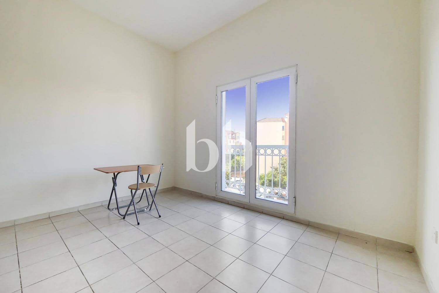 Studio Apartment in Building 74 - photo 1