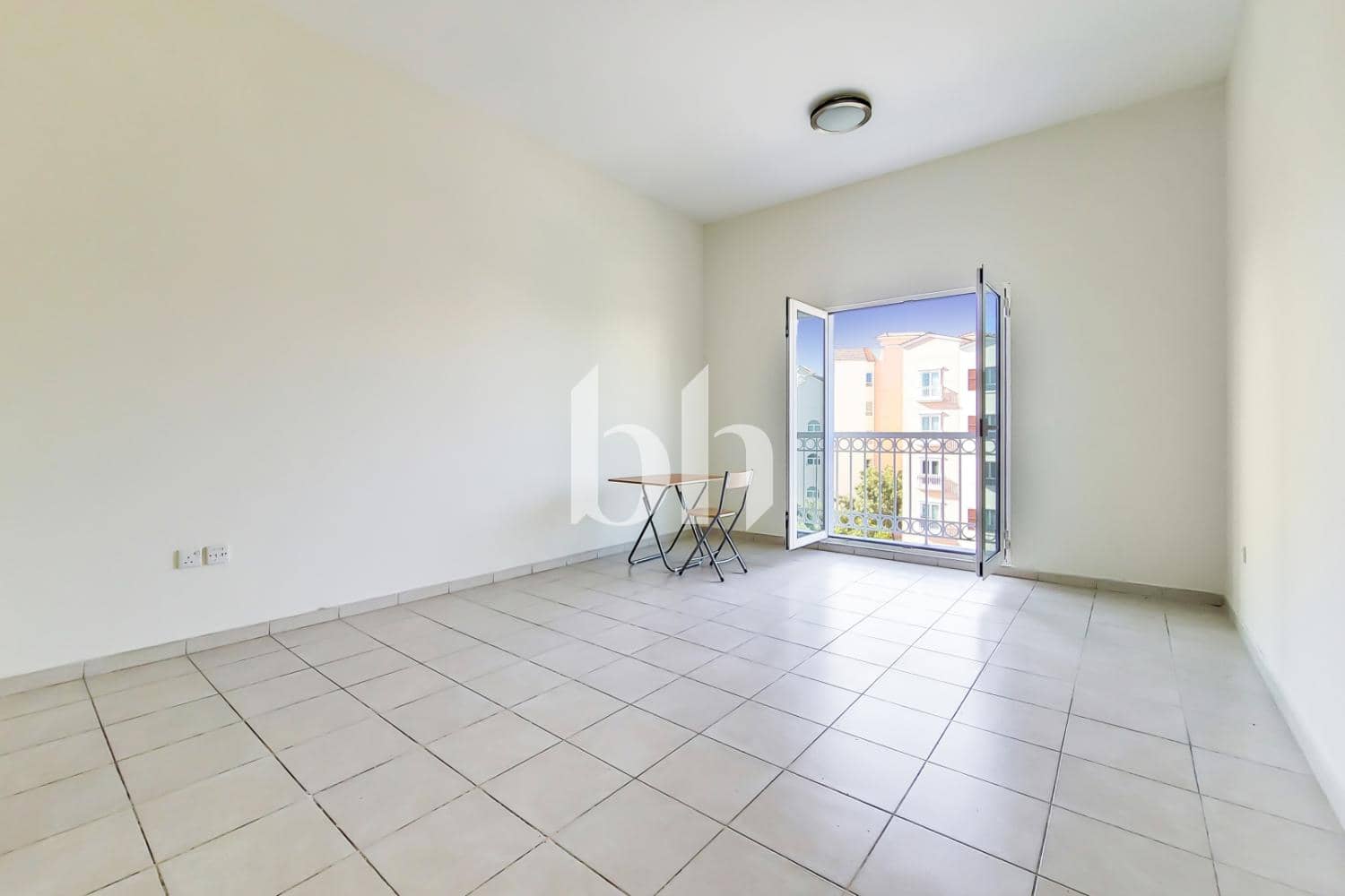 Studio Apartment in Building 74 - photo 2