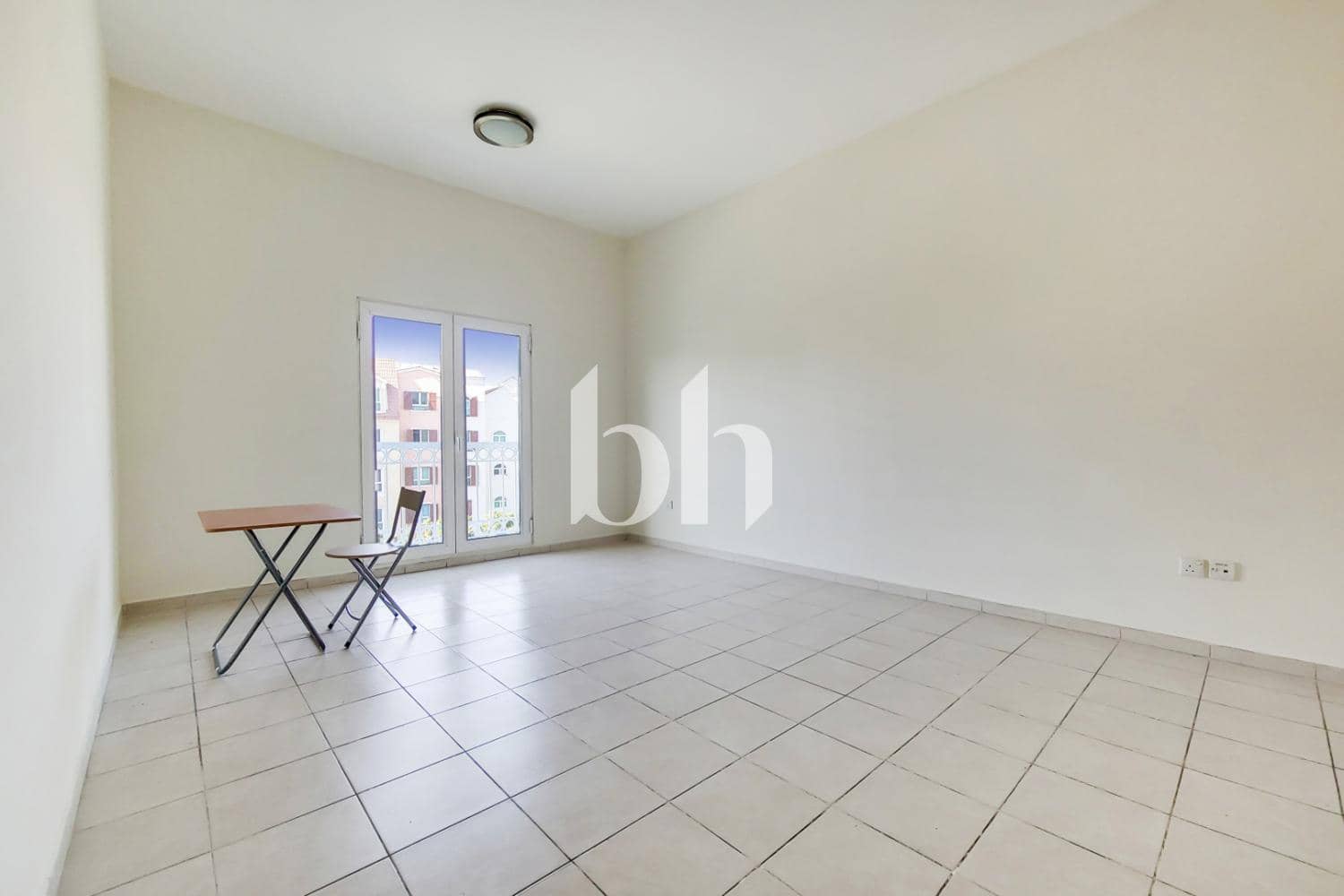 Studio Apartment in Building 74