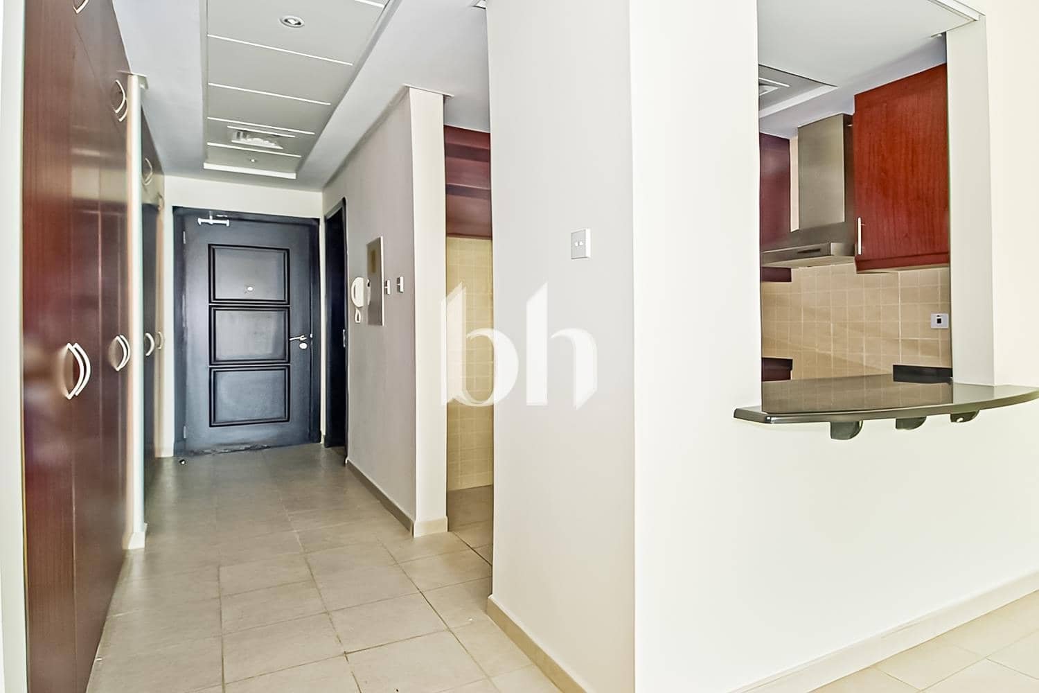Studio Apartment in Building 106 - photo 1