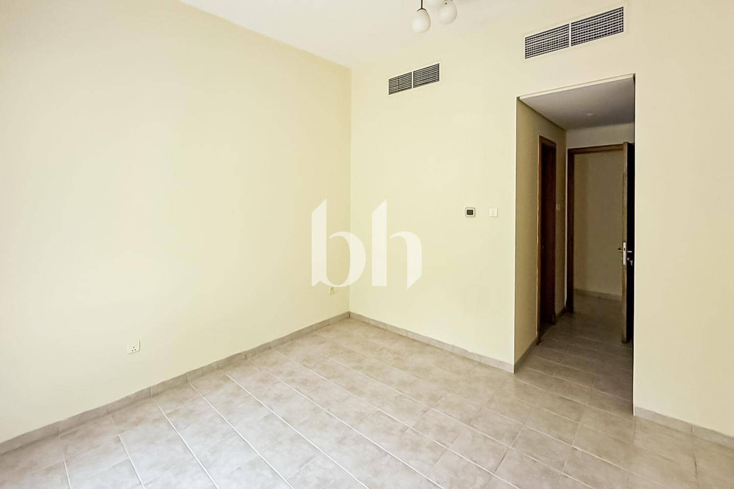 1 Bedroom Apartment in Building 52 - photo 2
