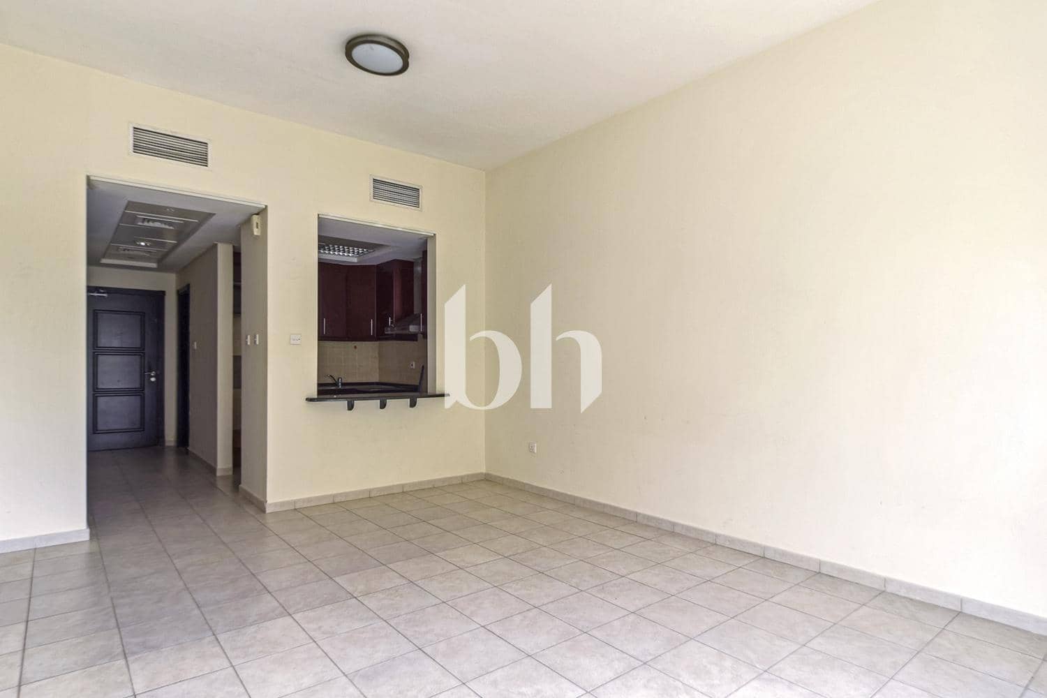 Studio Apartment in Building 89 - photo 1