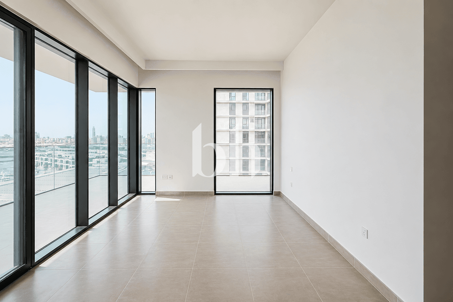 3 Bedroom Apartment in Seagate Building 3 - photo 2