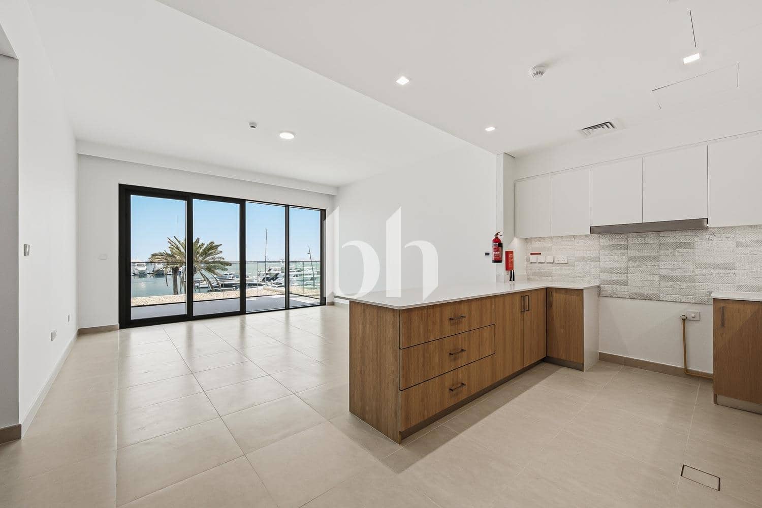 3 Bedroom Apartment in Seagate Building 2 - photo 2