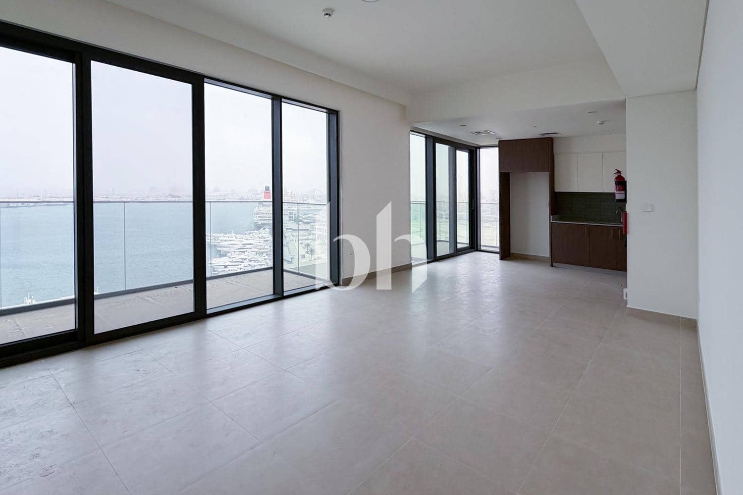 3 Bedroom Apartment in Seagate Building 1 - photo 2