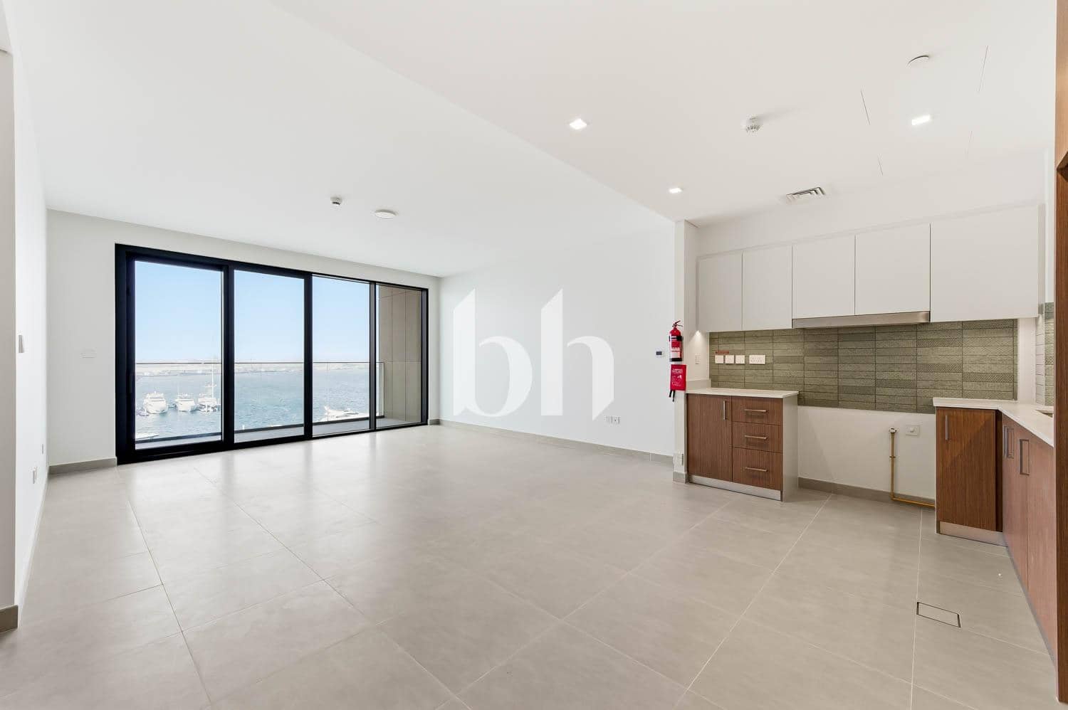 3 Bedroom Apartment in Seagate Building 2 - photo 1