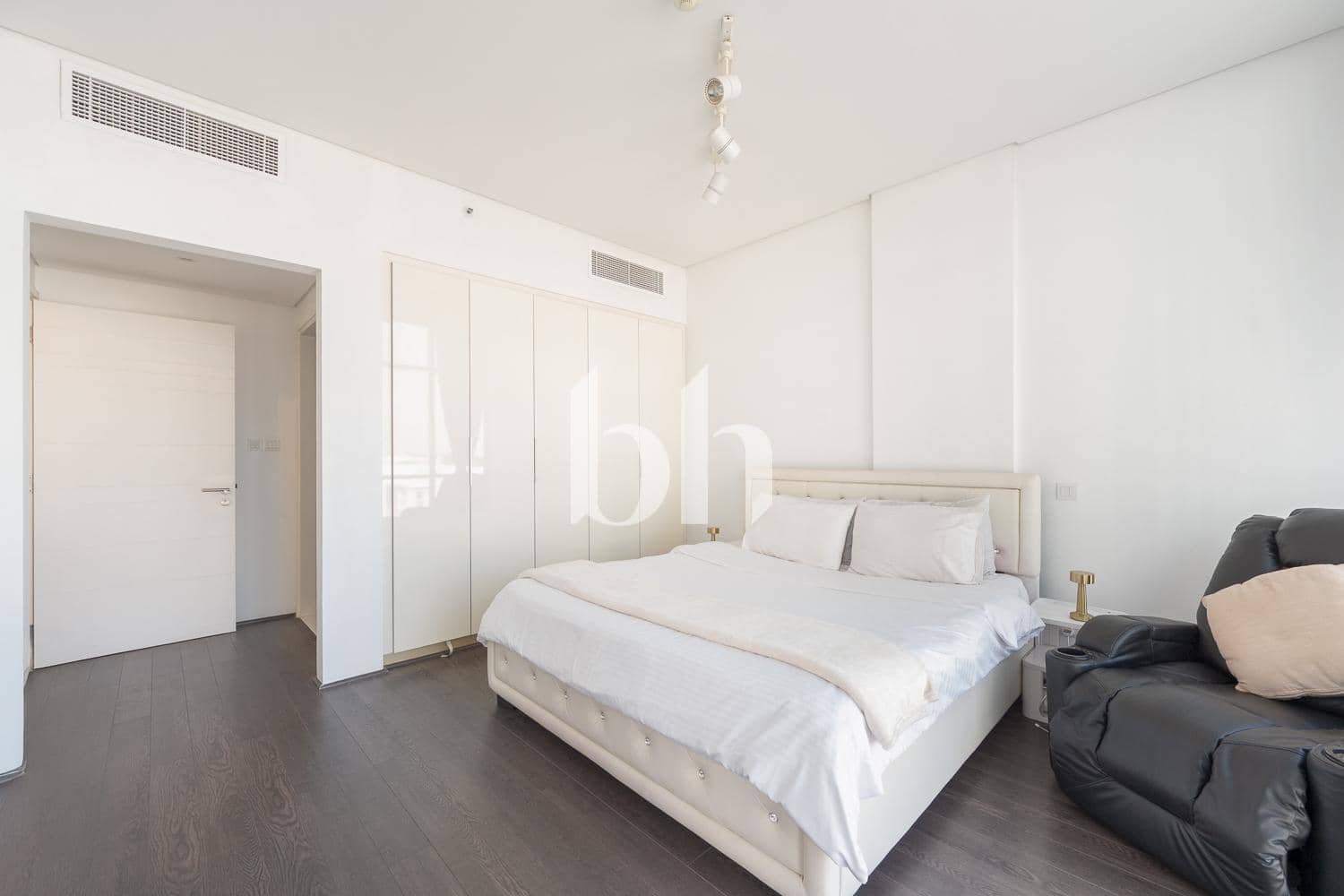 1 Bedroom Apartment in J5 - photo 2