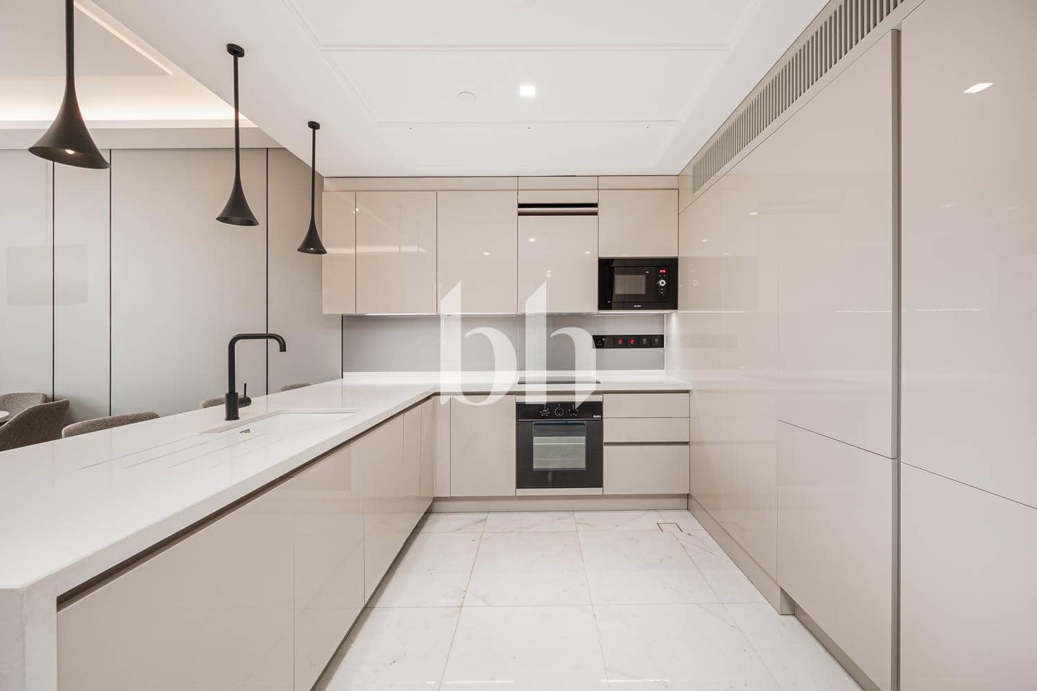 1 Bedroom Apartment in Apartment Building 2 - photo 2