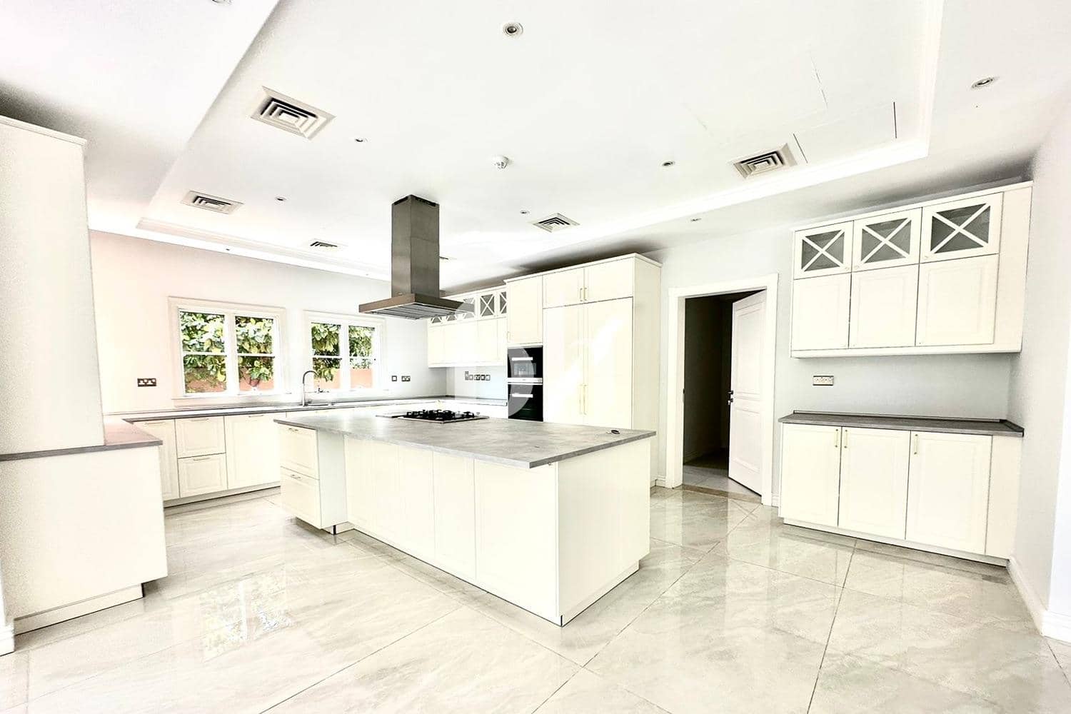 6 Bedroom Villa in Redwood Avenue - photo 2