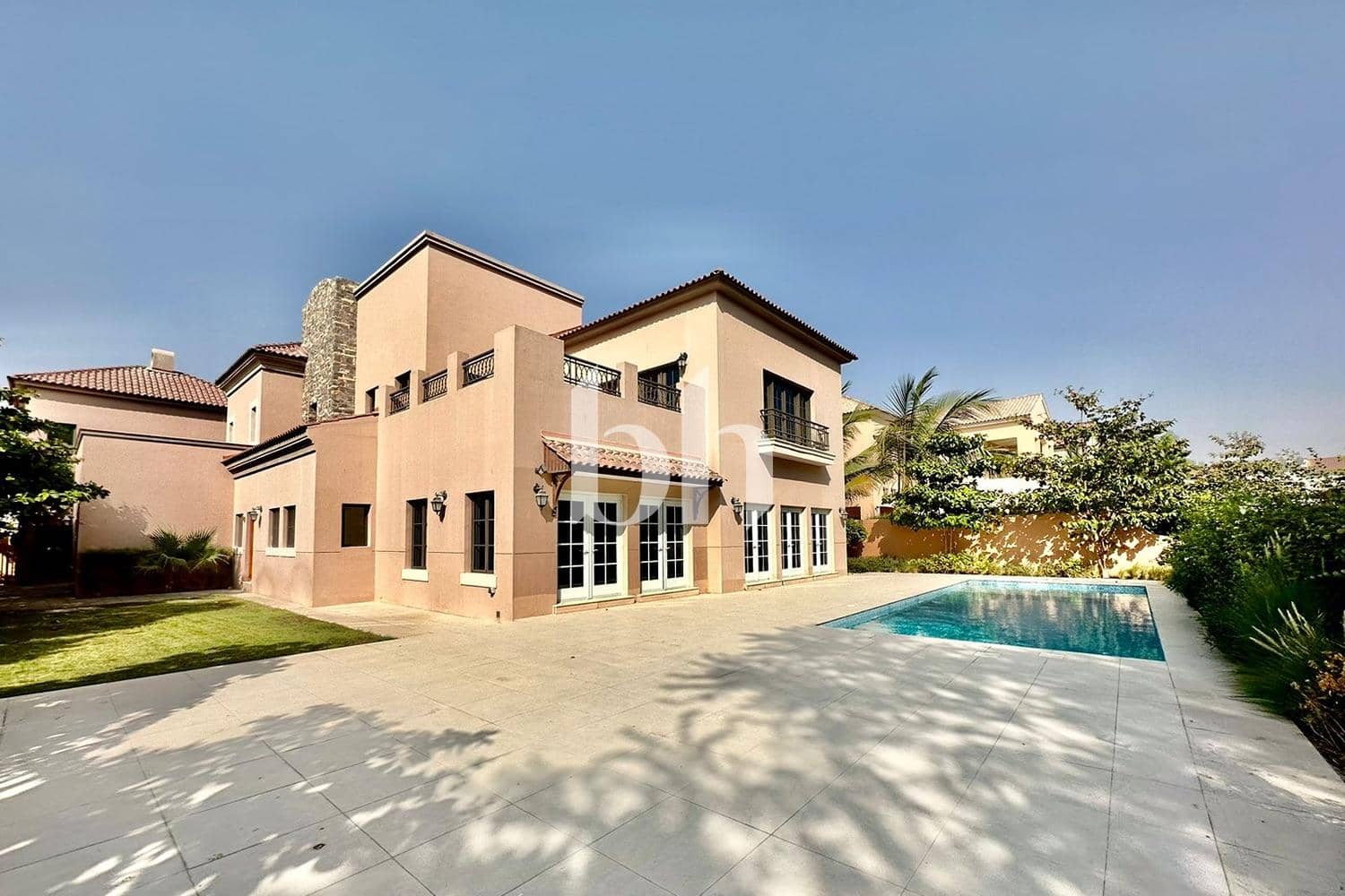 6 Bedroom Villa in Redwood Avenue