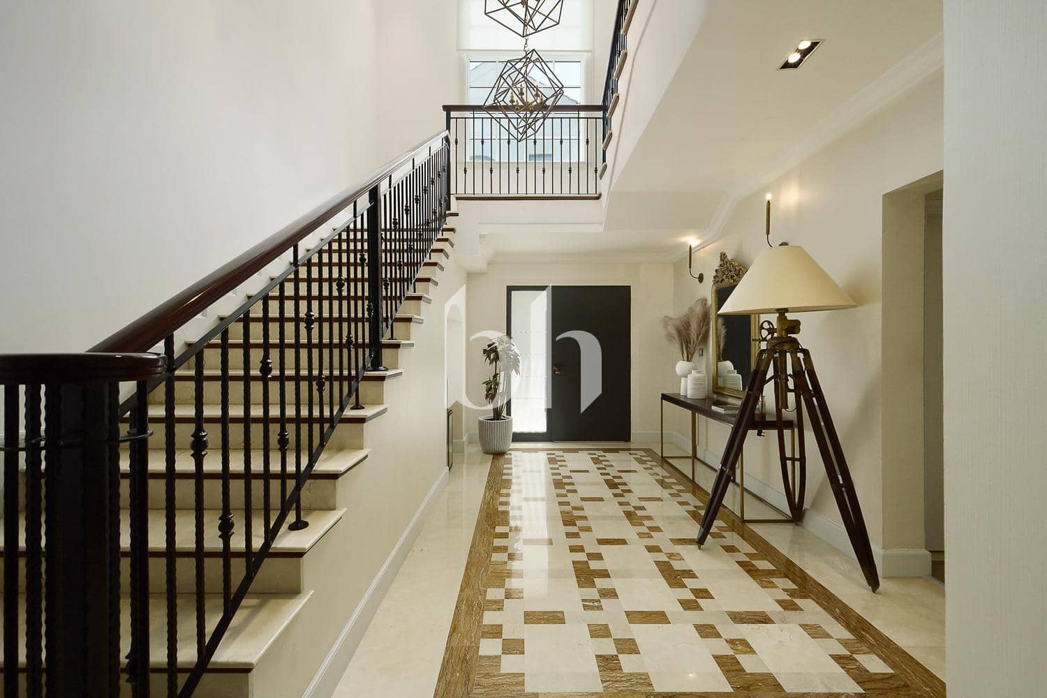 5 Bedroom Villa in Flame Tree Ridge - photo 2