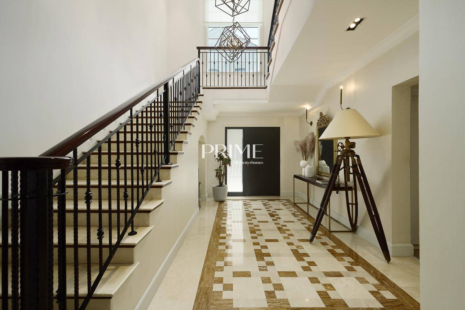 5 Bedroom Villa in Flame Tree Ridge - photo 2