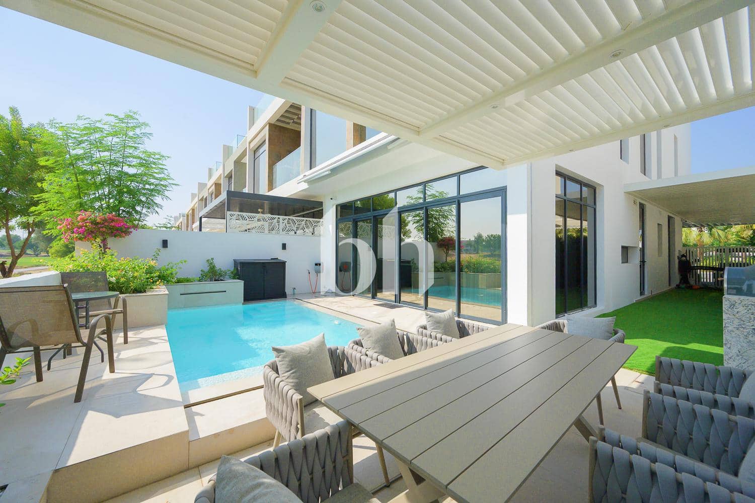 4 Bedroom Townhouse in Jumeirah Luxury - photo 1