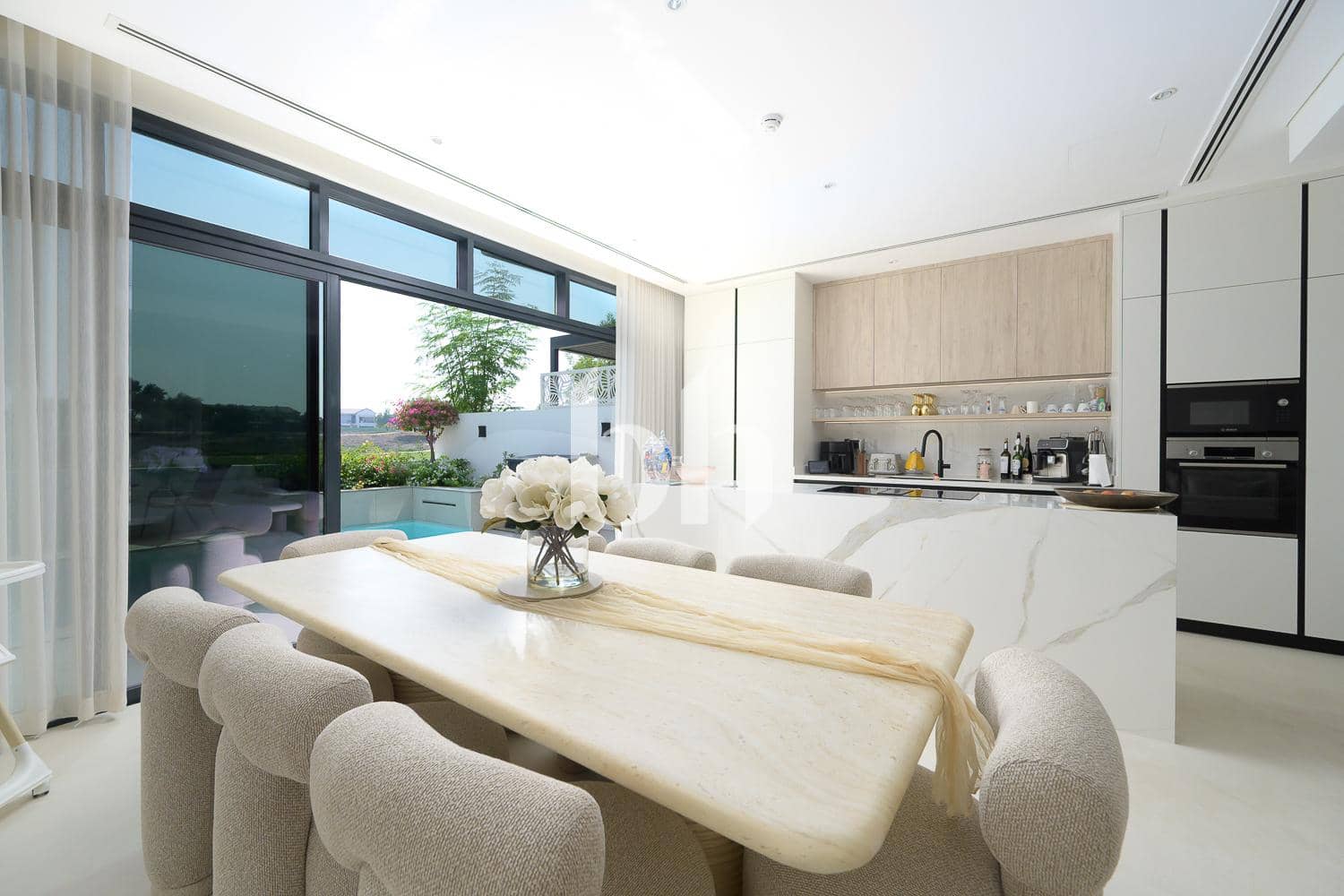 4 Bedroom Townhouse in Jumeirah Luxury - photo 2