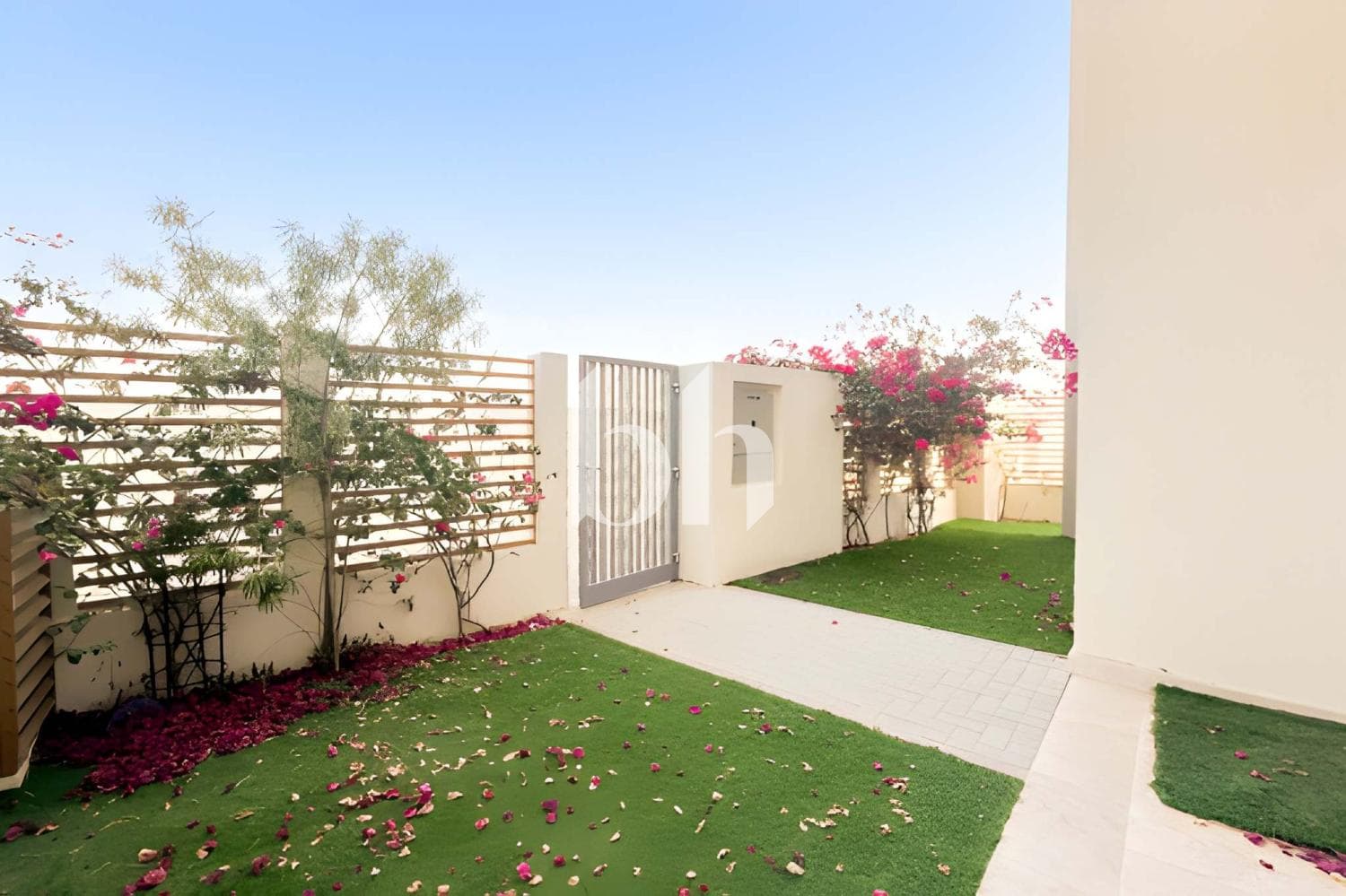 3 Bedroom Townhouse in Rukan Lofts - photo 2