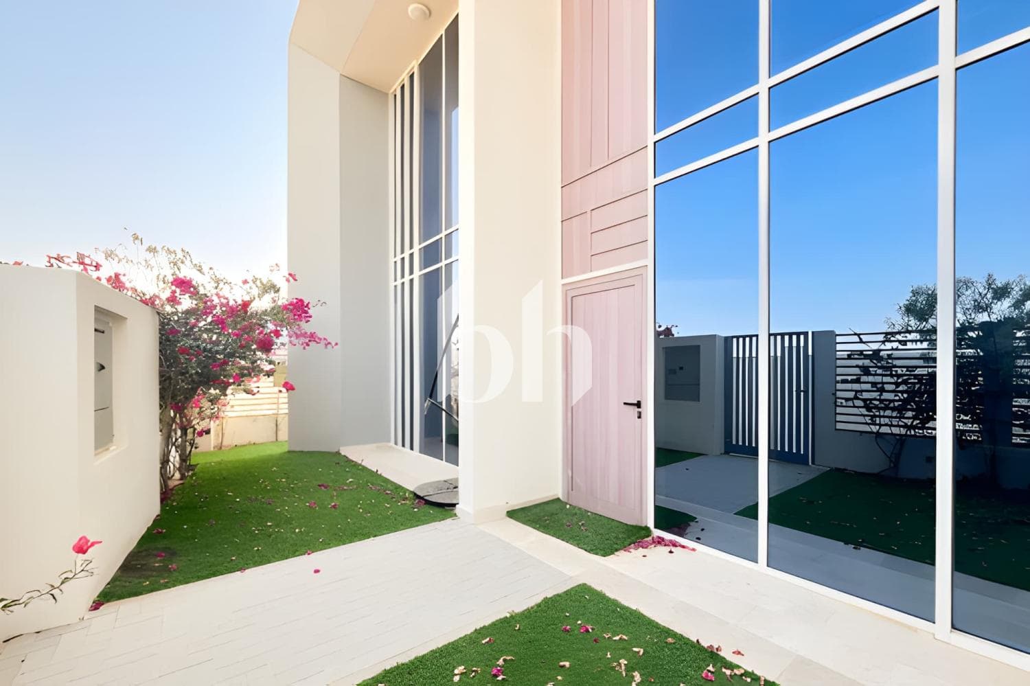 3 Bedroom Townhouse in Rukan Lofts - photo 1