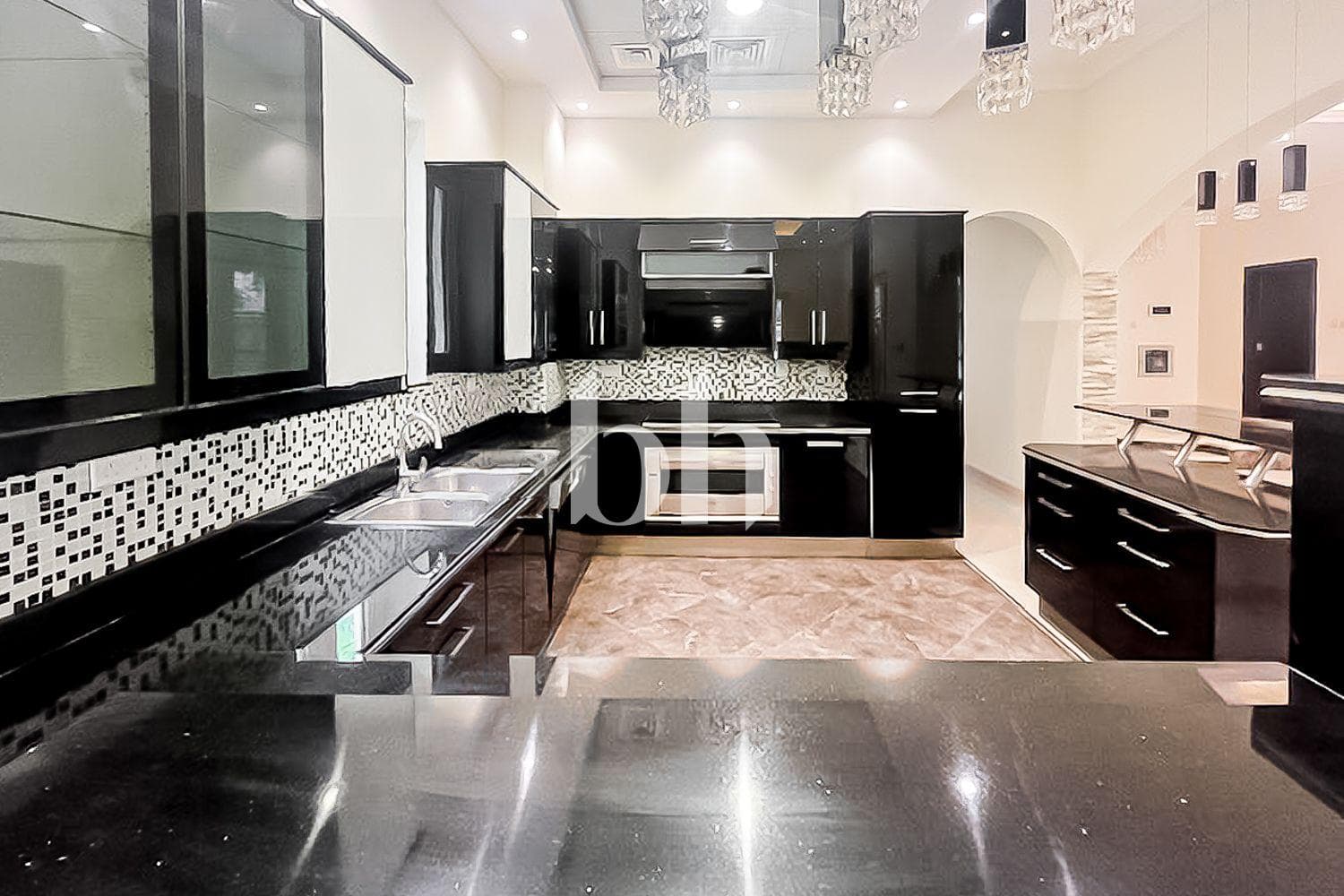 5 Bedroom Villa in The Centro - photo 2