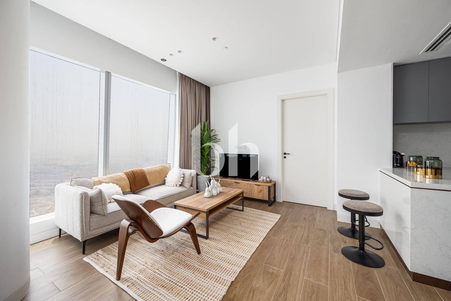 1 Bedroom Apartment in Uptown Tower