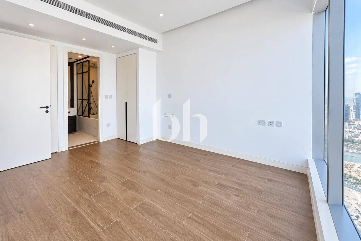 1 Bedroom Apartment in Uptown Tower - photo 1