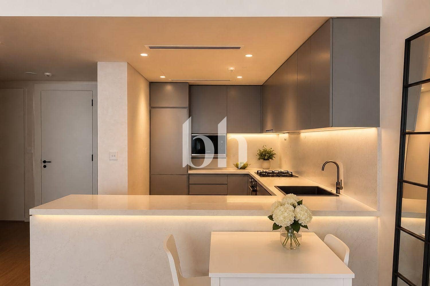1 Bedroom Apartment in Uptown Tower
