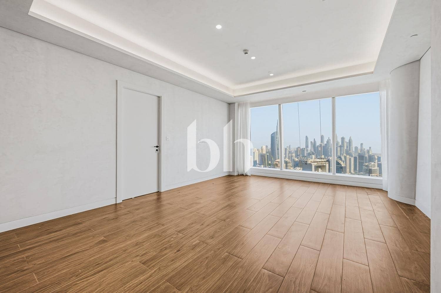 1 Bedroom Apartment in Uptown Tower - photo 1