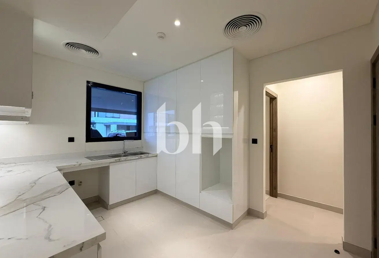 5 Bedroom Villa in California Village - photo 2