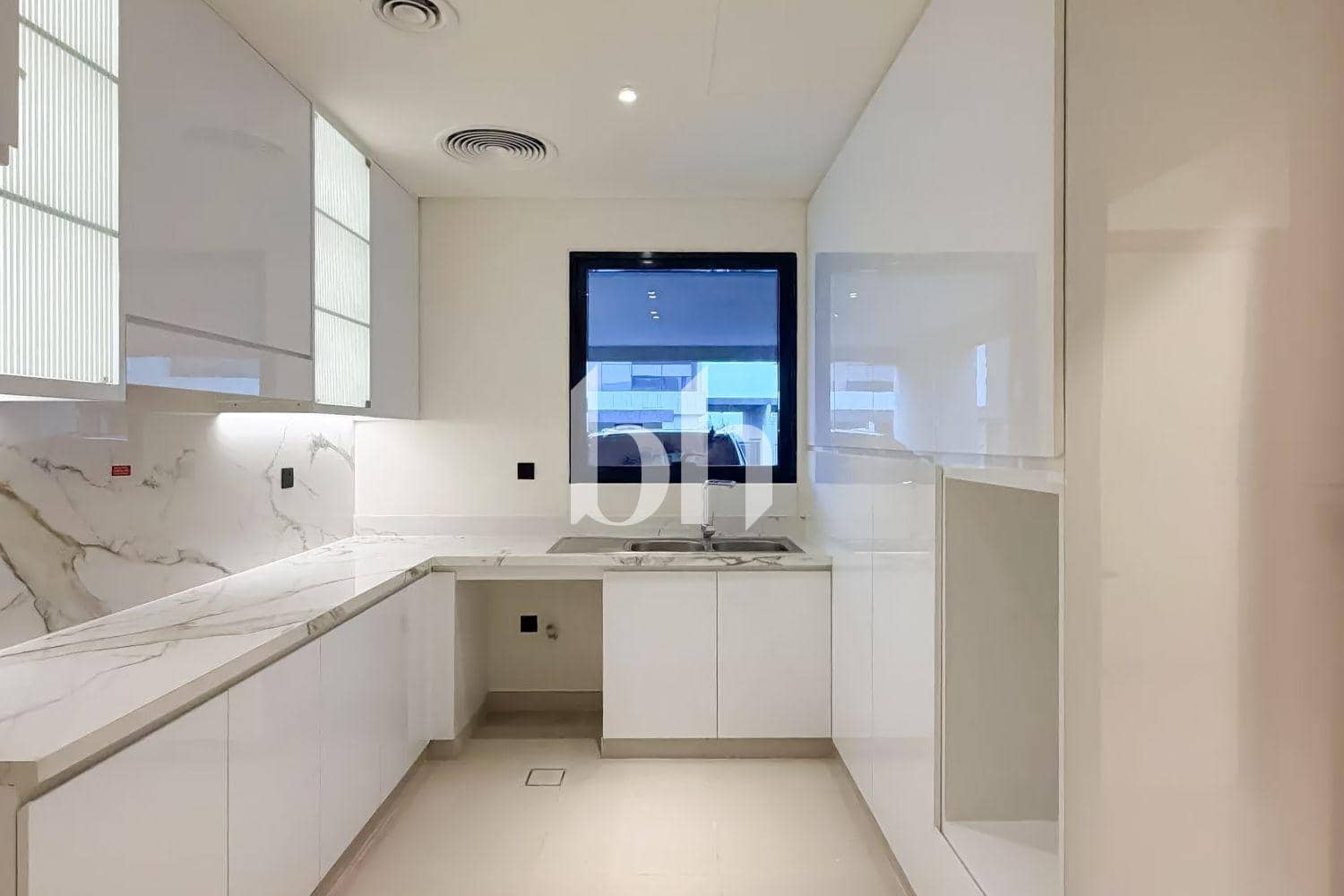3 Bedroom Townhouse in California Village - photo 2