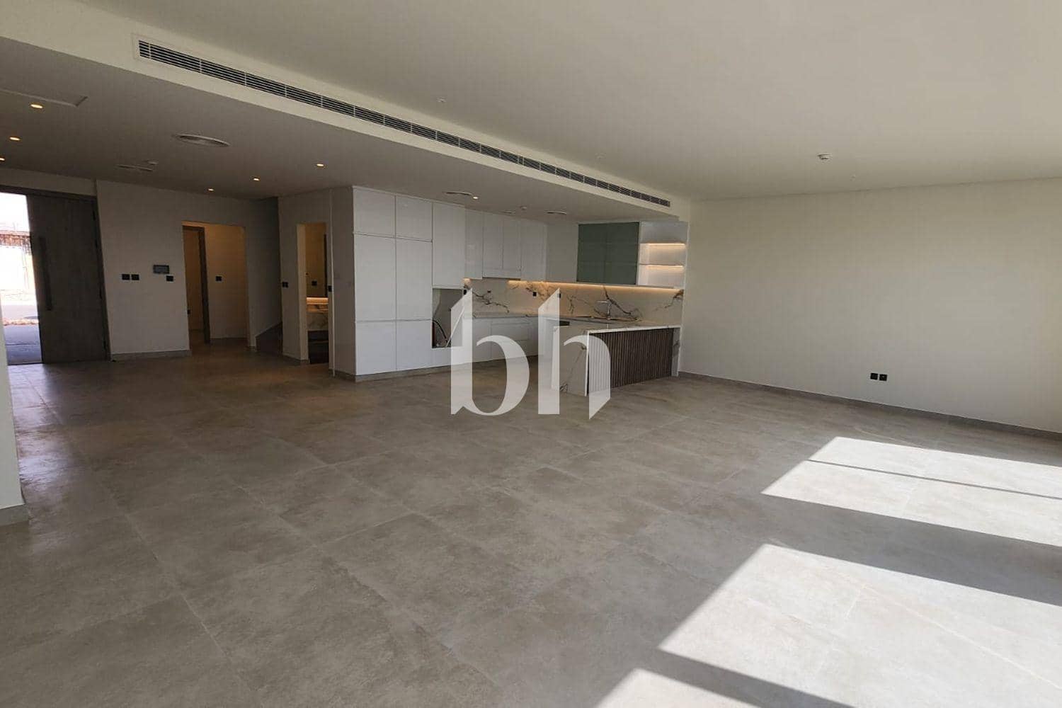 3 Bedroom Townhouse in California Residence - photo 2