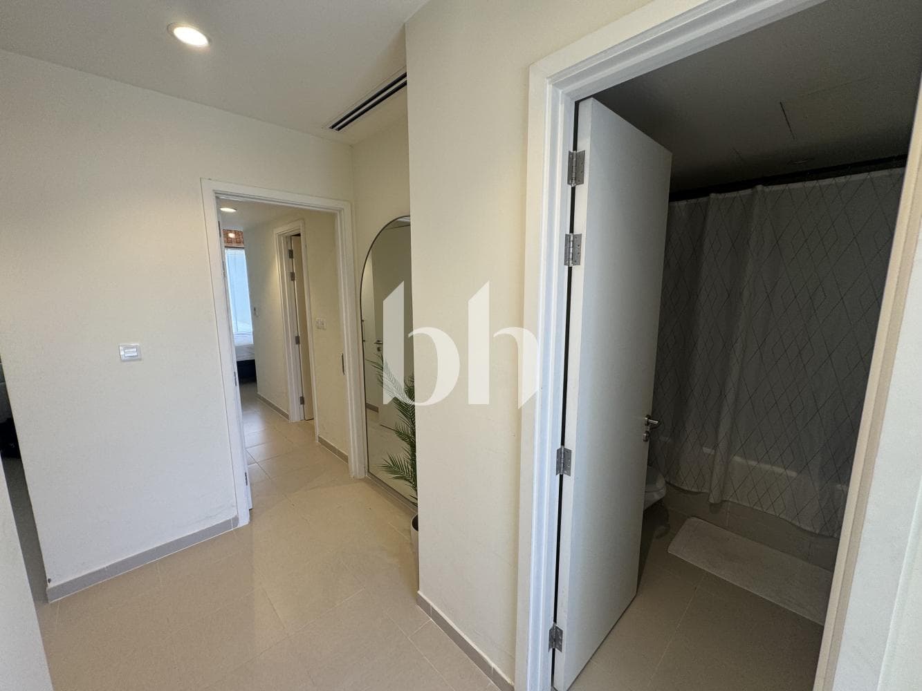 2 Bedroom Apartment in Urbana 2 Block 34 - photo 2