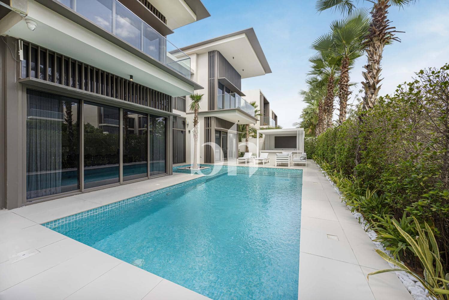 5 Bedroom Villa in Golf Place 1