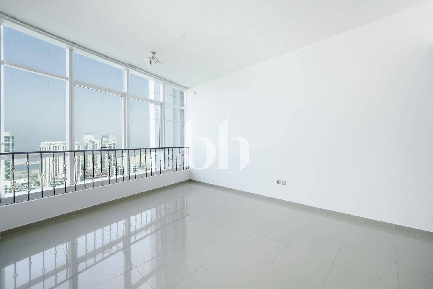 Studio Apartment in Hydra Avenue Towers