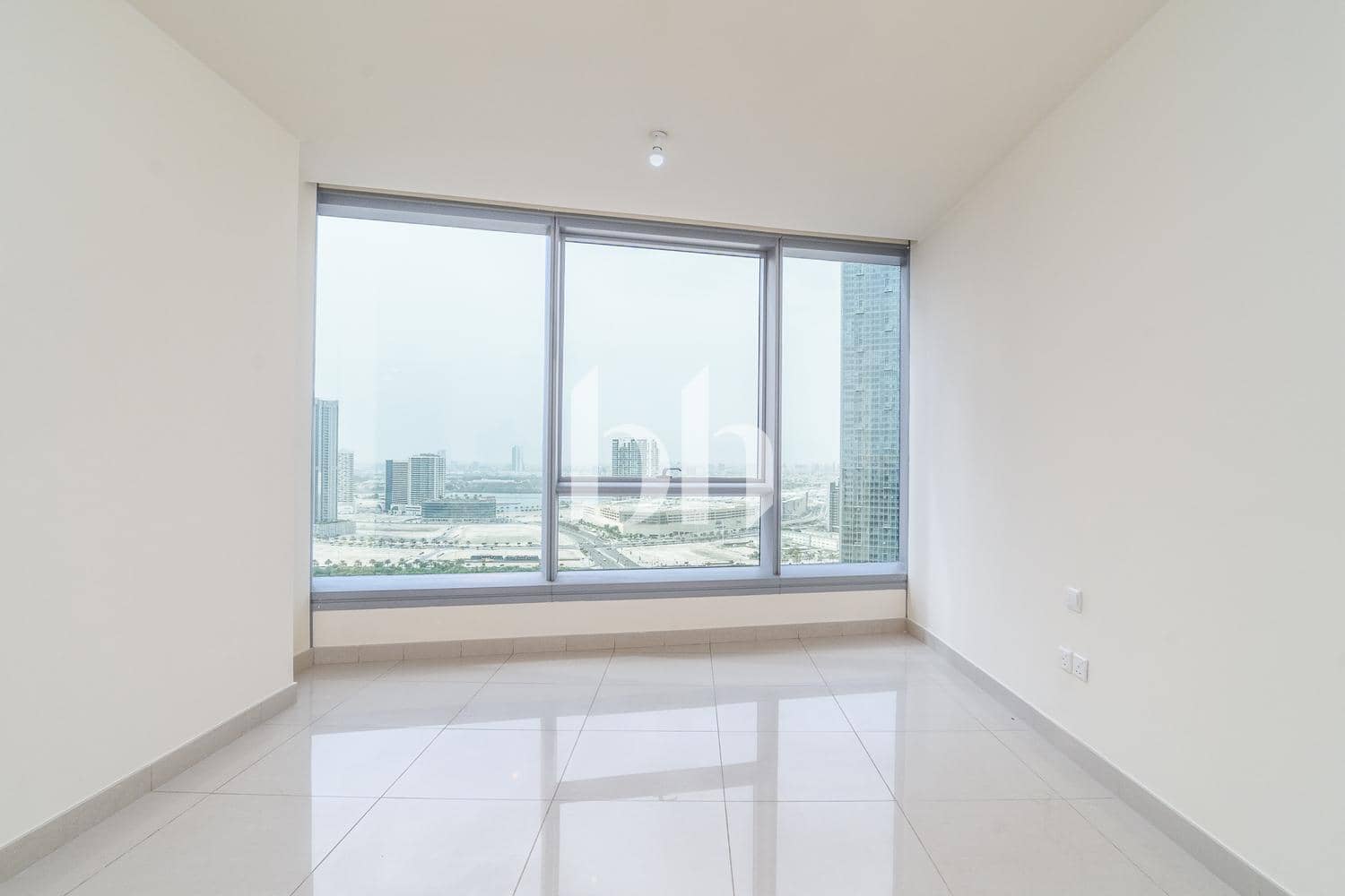 2 Bedroom Apartment in Sun Tower - photo 2