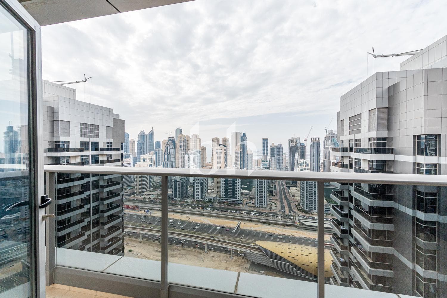 1 Bedroom Apartment in Green Lake Tower 2