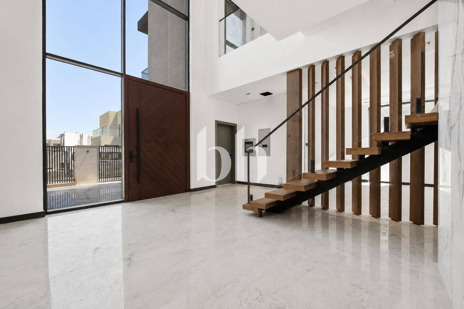 5 Bedroom Villa in West Village - photo 2