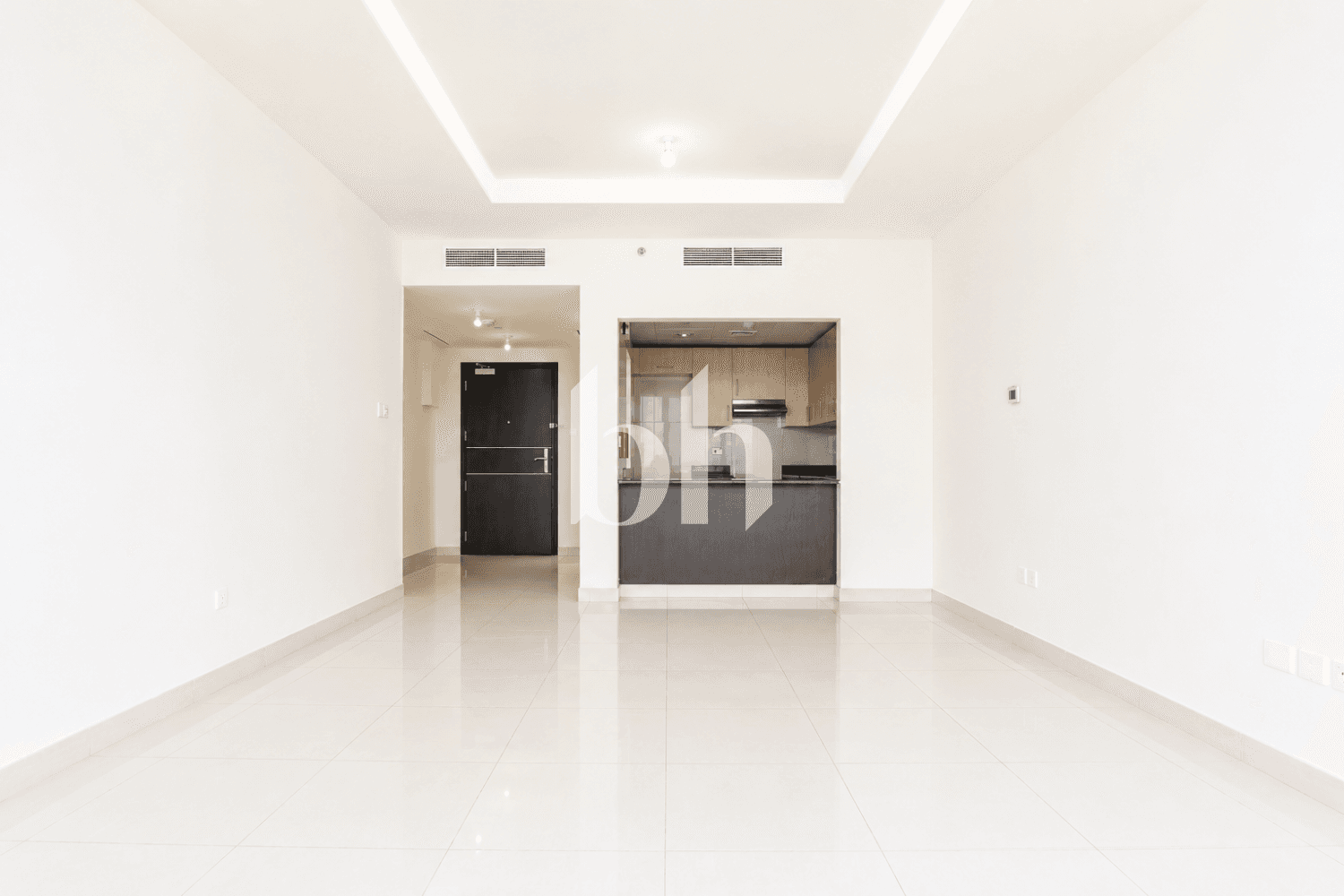 2 Bedroom Apartment in Sun Tower - photo 2
