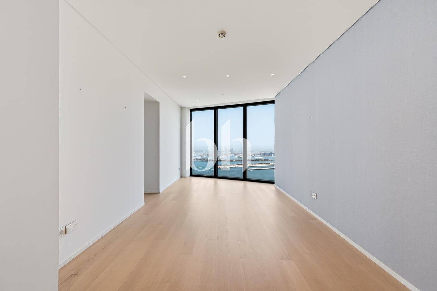 4 Bedroom Apartment in Jumeirah Gate Tower 1 - photo 2