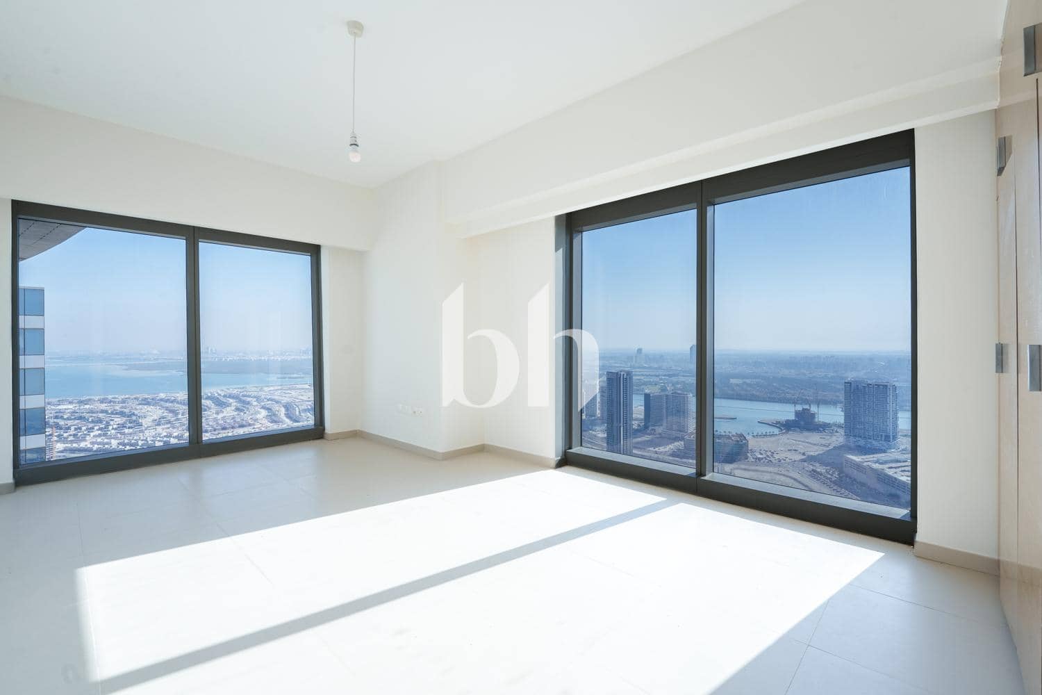 3 Bedroom Apartment in The Gate Tower 2 - photo 2