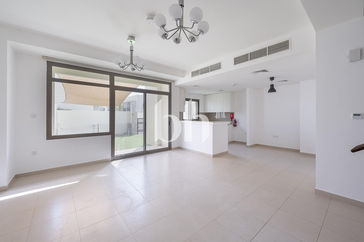 3 Bedrooms Townhouse in Noor Townhouses - photo 2