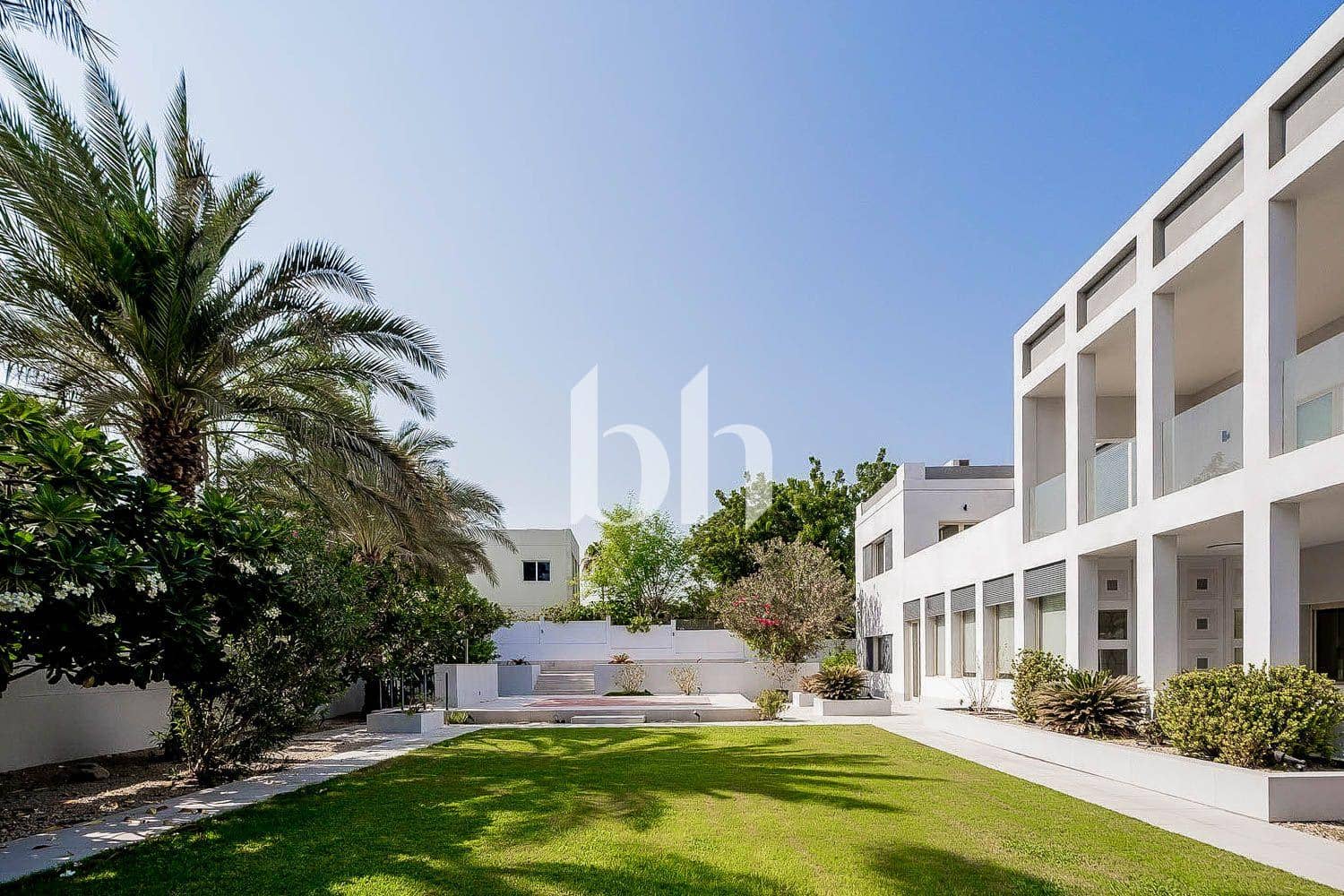 5 Bedroom Villa in Sector E