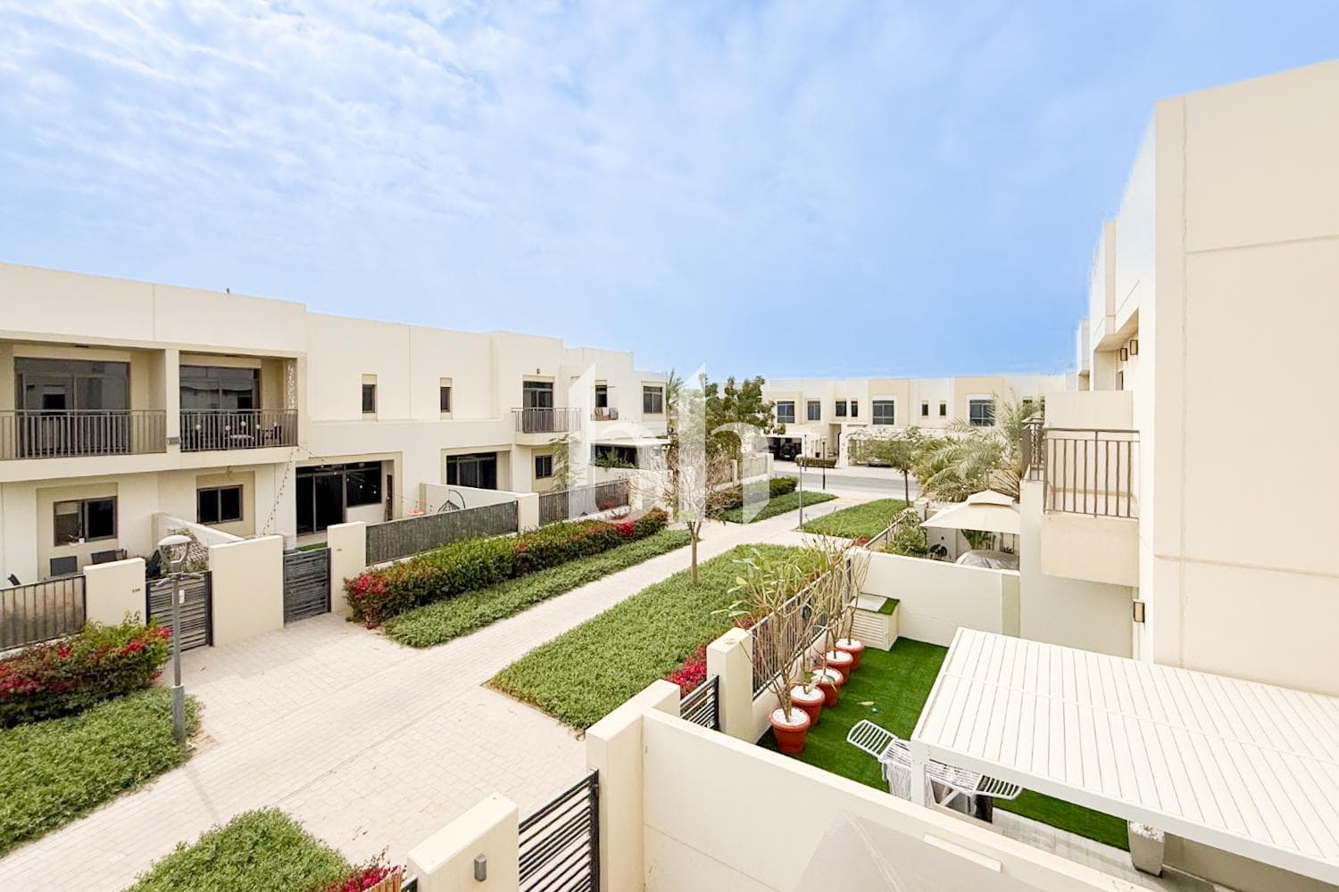 3 Bedrooms Townhouse in Noor Townhouses - photo 1