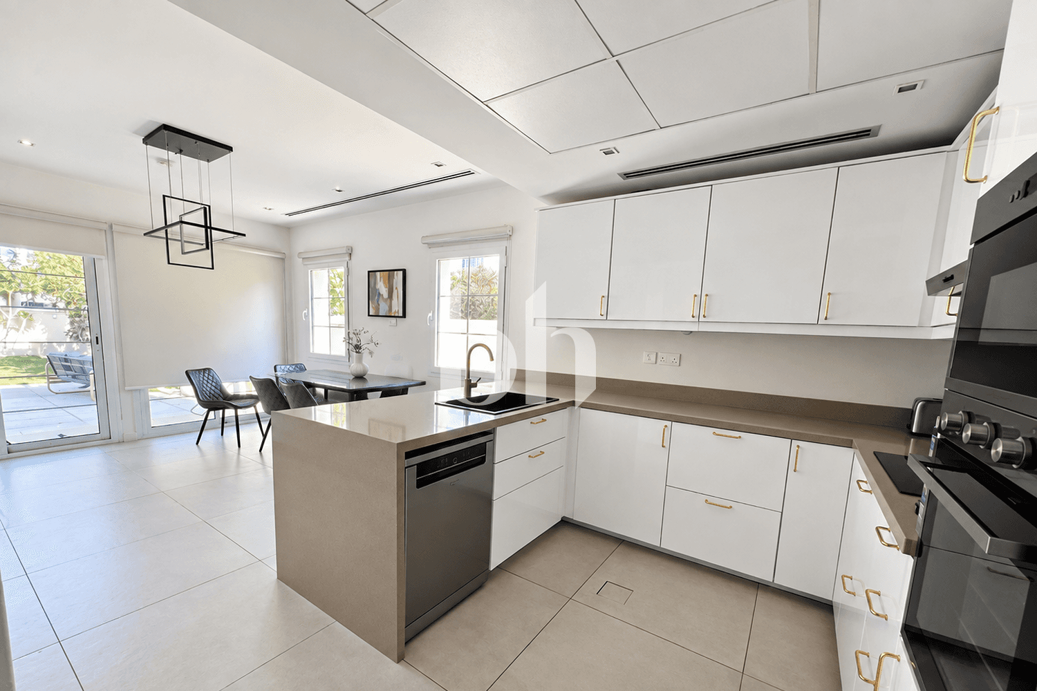 3 Bedroom Villa in District 8U - photo 2