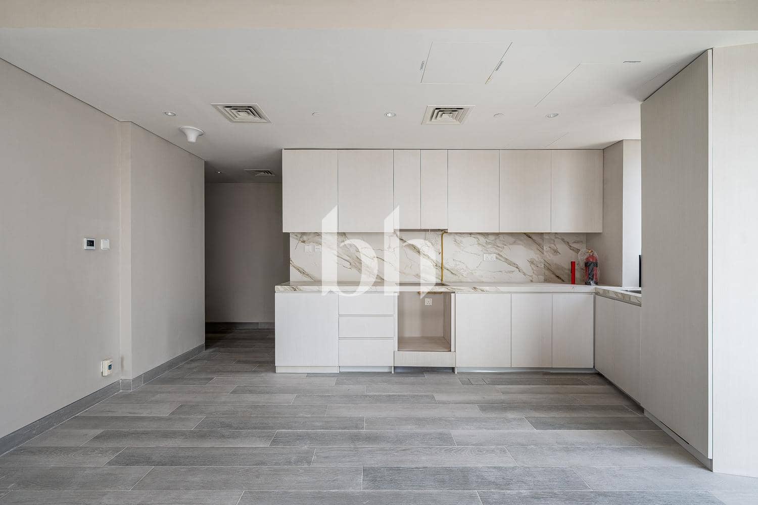 2 Bedroom Apartment in Marina Star - photo 2
